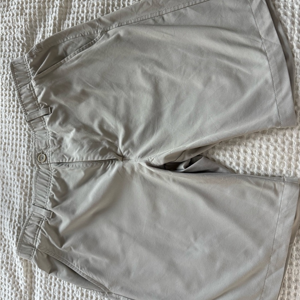 Under Armour Men's Cargo Shorts - Light Gray